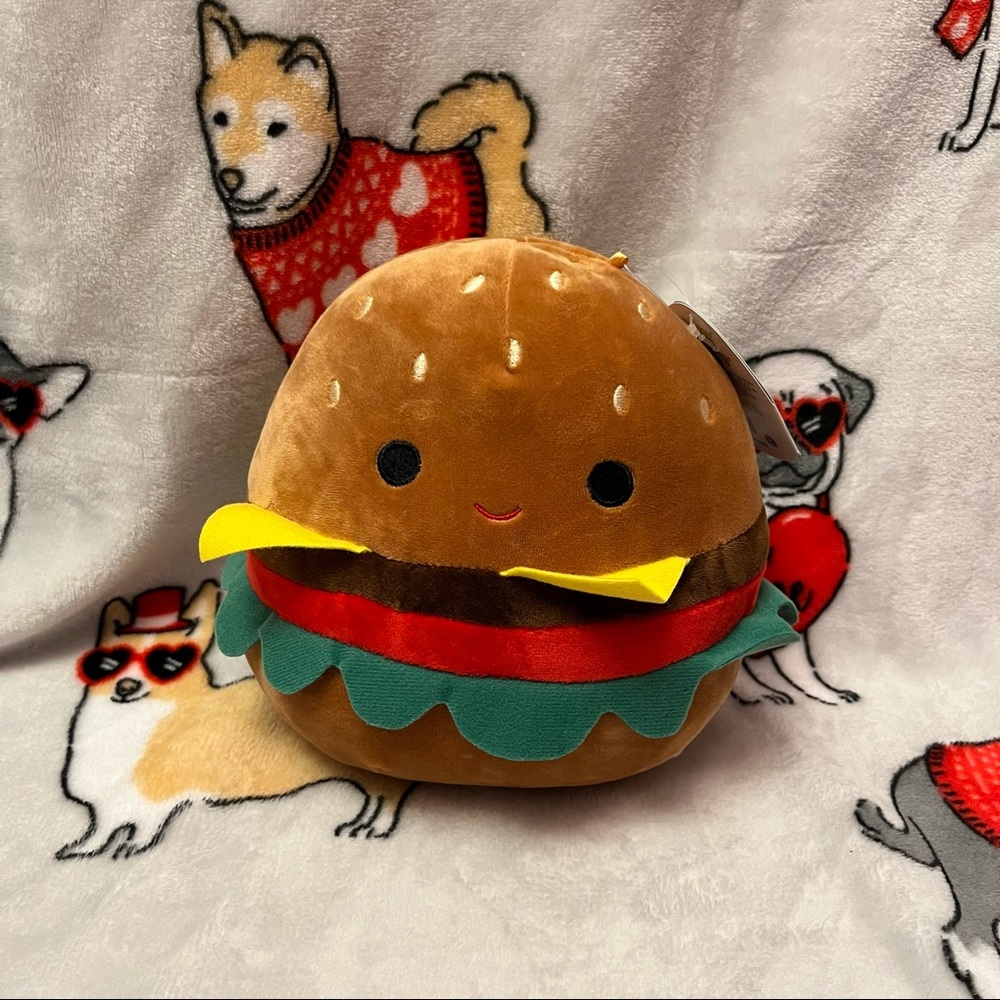 Squishmallow Carl NWT 🍔